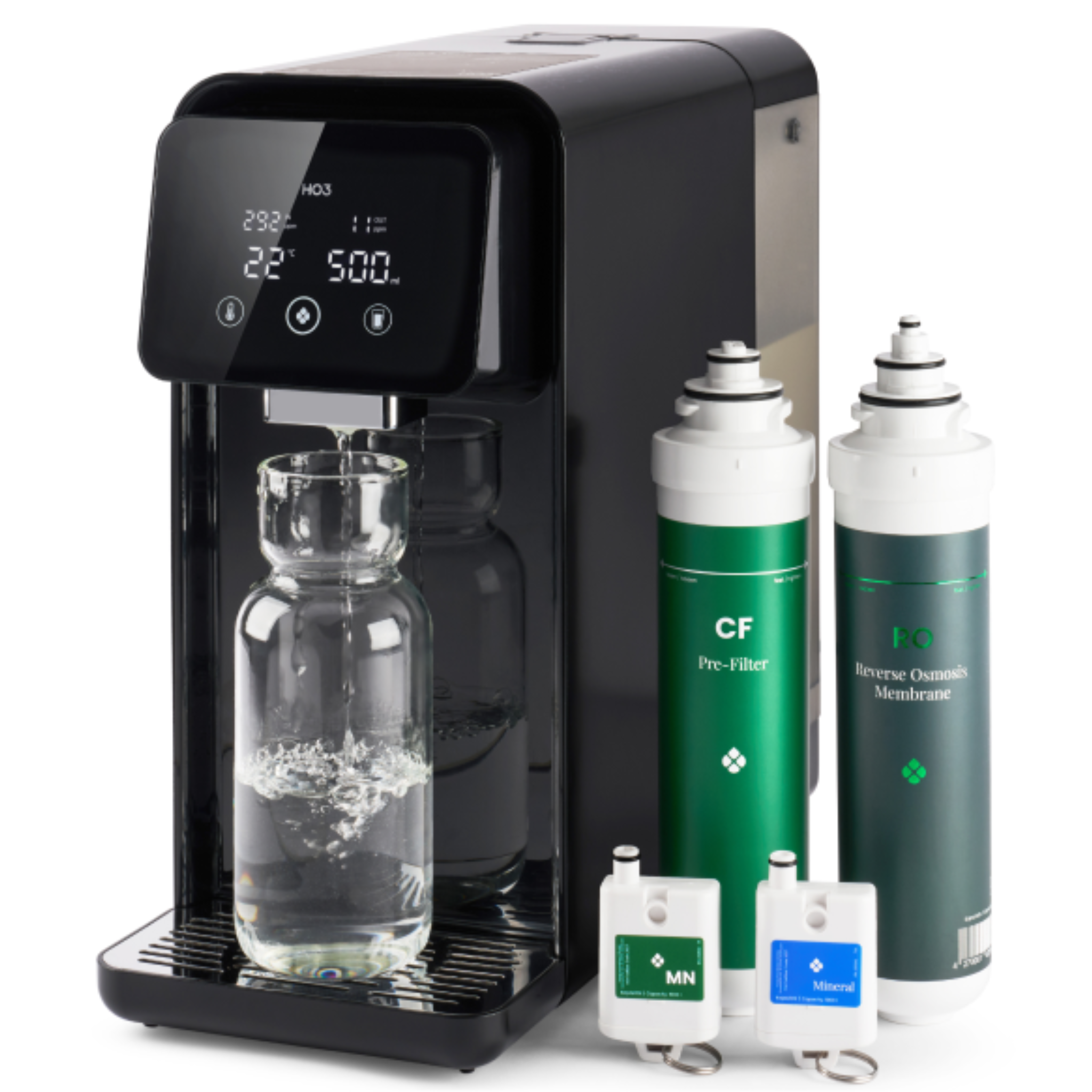 Zestaw HO3 Home One to kompletny system filtracji wody, który łączy cztery filtry: membranę osmotyczną RO, filtr wstępny CF, filtr mineralny MN oraz filtr mineralizujący. Urządzenie wykorzystuje technologię odwróconej osmozy, dzięki czemu usuwa do 99,9 procent zanieczyszczeń i metali ciężkich. W zestawie znajduje się również elegancka karafka borokrzemowa HO3. System zapewnia krystalicznie czystą, świeżą i zdrową wodę prosto z kranu.