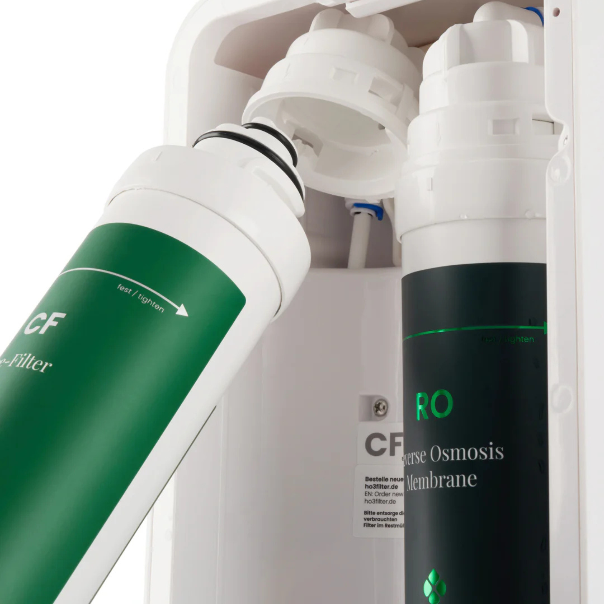 Zestaw CF & MN łączy filtr wstępny CF, który usuwa piasek, rdzę i większe zanieczyszczenia, z filtrem mineralizującym MN z technologią TasteBoost. Dzięki temu system filtracji zapewnia nie tylko czystą, ale też smaczną wodę bogatą w magnez i wapń. Komplet został zaprojektowany tak, aby chronić pozostałe elementy systemu i wydłużyć ich żywotność. Rezultat – świeża, krystaliczna woda prosto z kranu.
